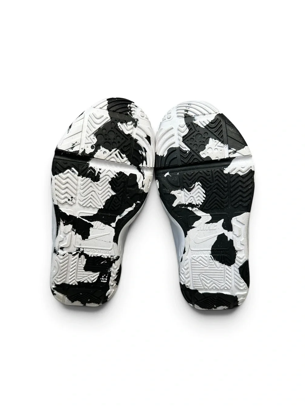 Nike Team Hustle D 12 black and white